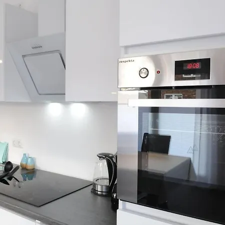With 2 Bedrooms كاروليننسيل